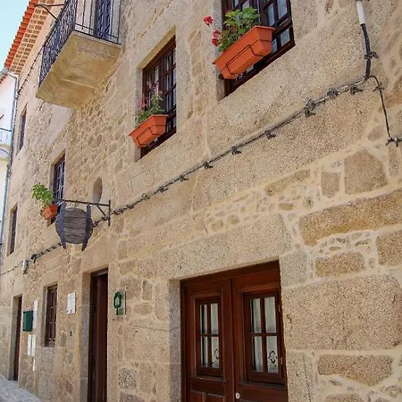 Casa D'acha Vakantieboerderij São Miguel de Acha