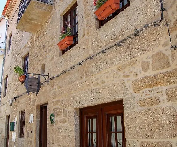 Casa D'acha 팜스테이 São Miguel de Acha